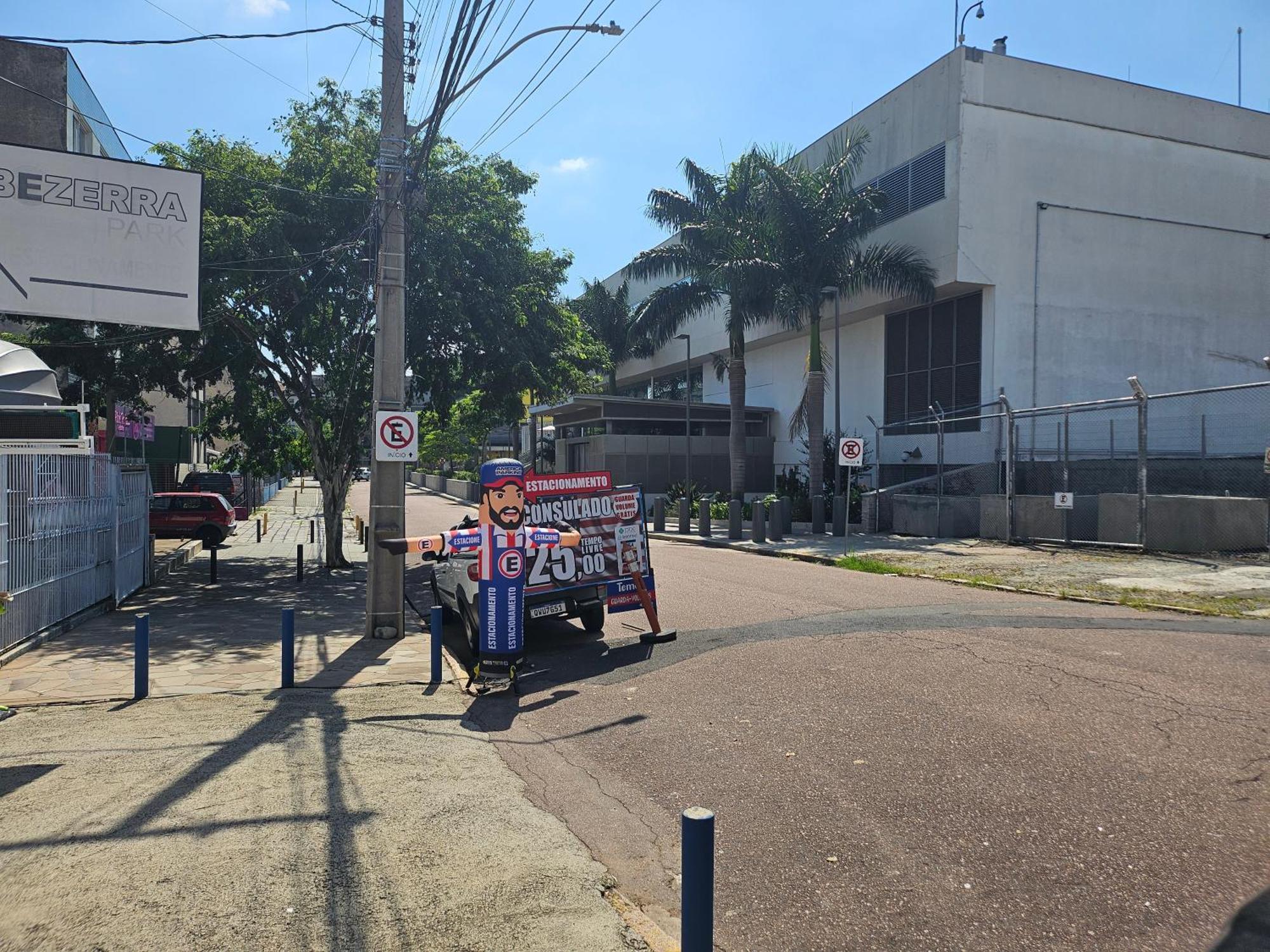 Consulado Americano Apartamento 50 Metros Da Entrada Para Visto Consulado Eua Porto Alegre Com Garagem Ngoại thất bức ảnh